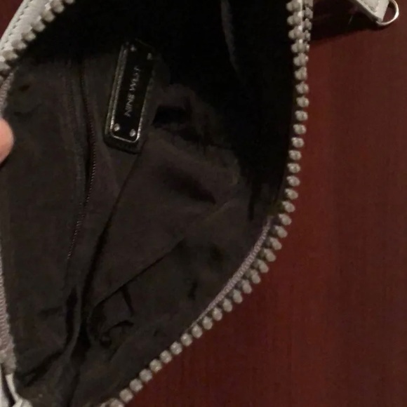 Nine West Gray Diver Geometric Fabric  Small 3 Zip Pocket Crossbody NEw - Picture 3 of 4